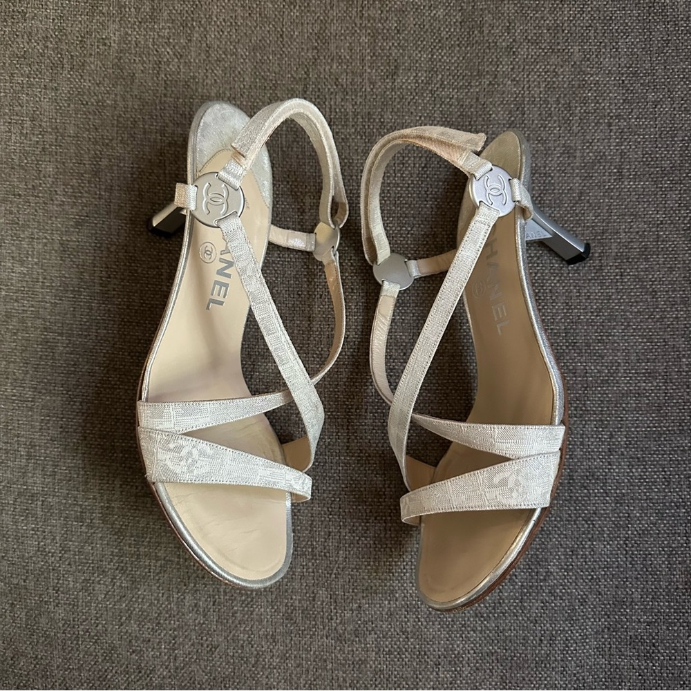 Vintage silver Chanel strappy heels - Picture 4 of 10